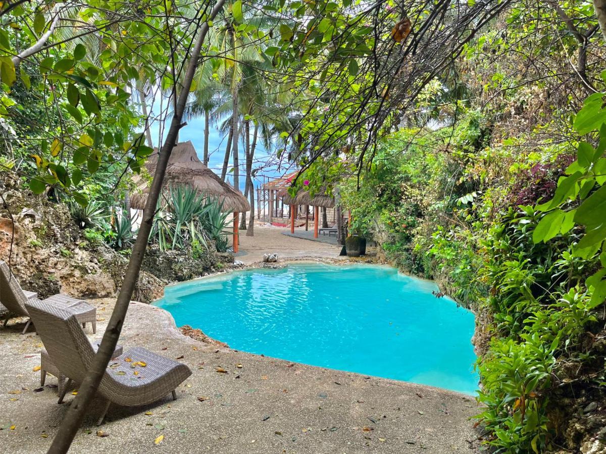Coco Grove Beach Resort, Siquijor Island Luaran gambar The swimming pool at the resort