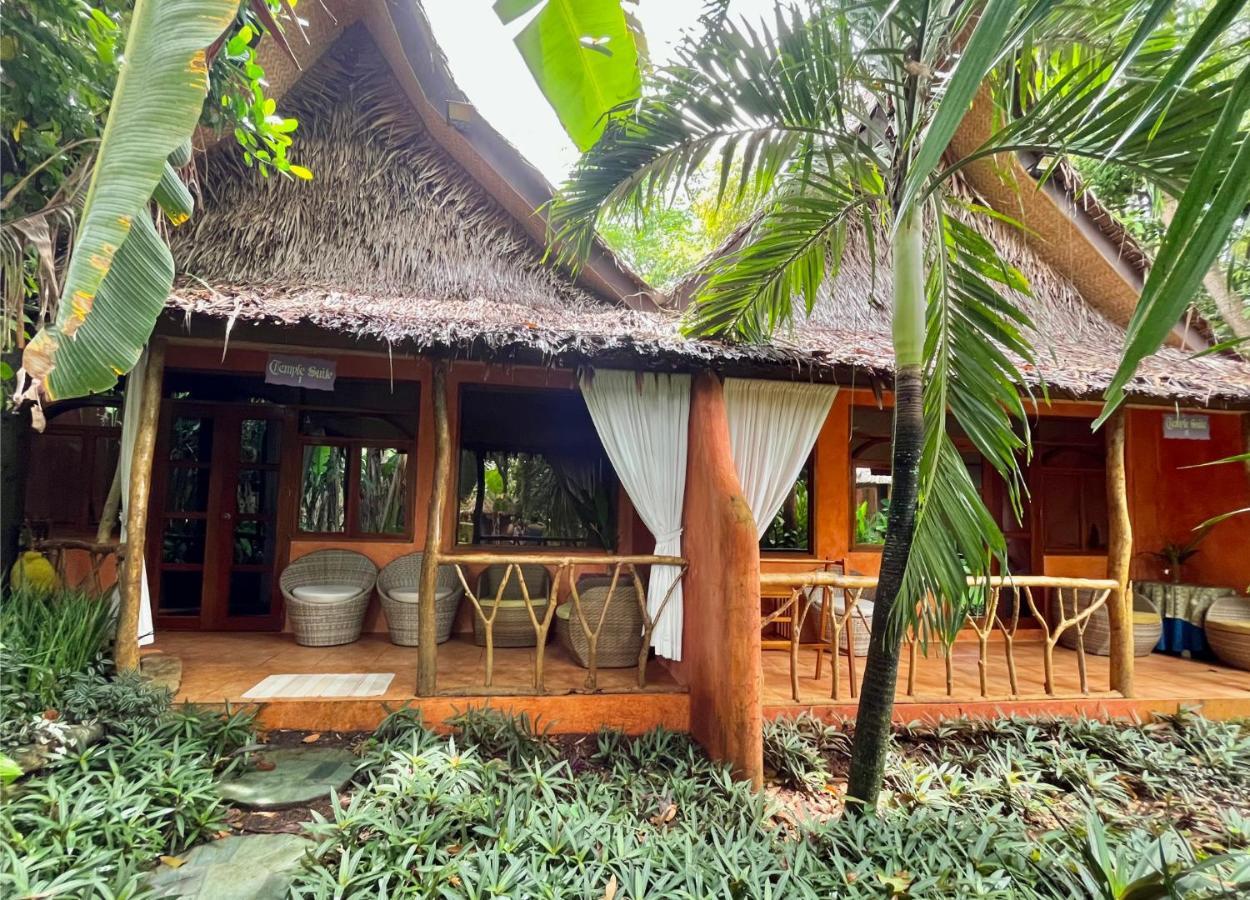 Coco Grove Beach Resort, Siquijor Island Luaran gambar A villa at the resort