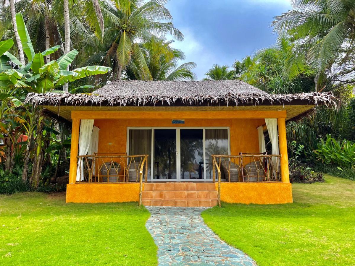 Coco Grove Beach Resort, Siquijor Island Luaran gambar A bungalow at the resort