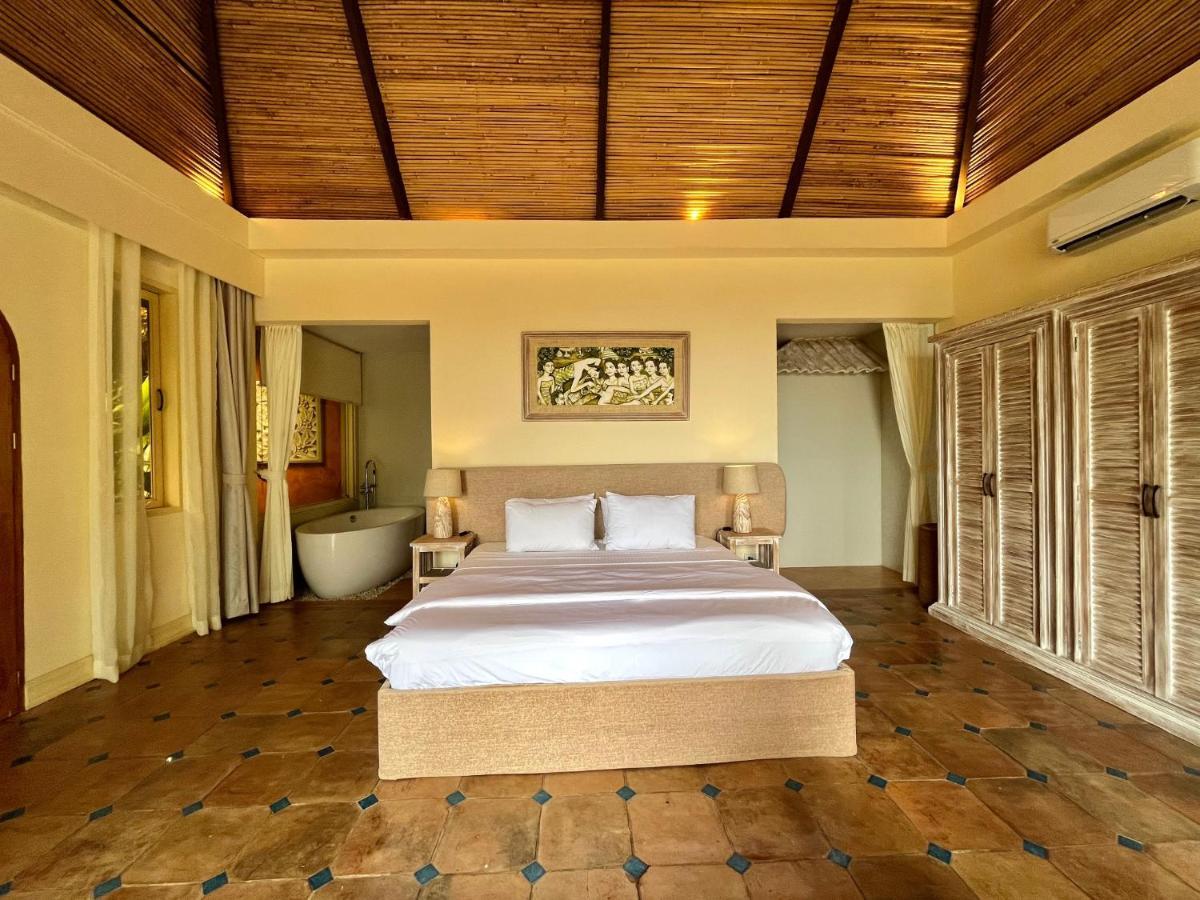 Coco Grove Beach Resort, Siquijor Island Luaran gambar A bedroom at the resort