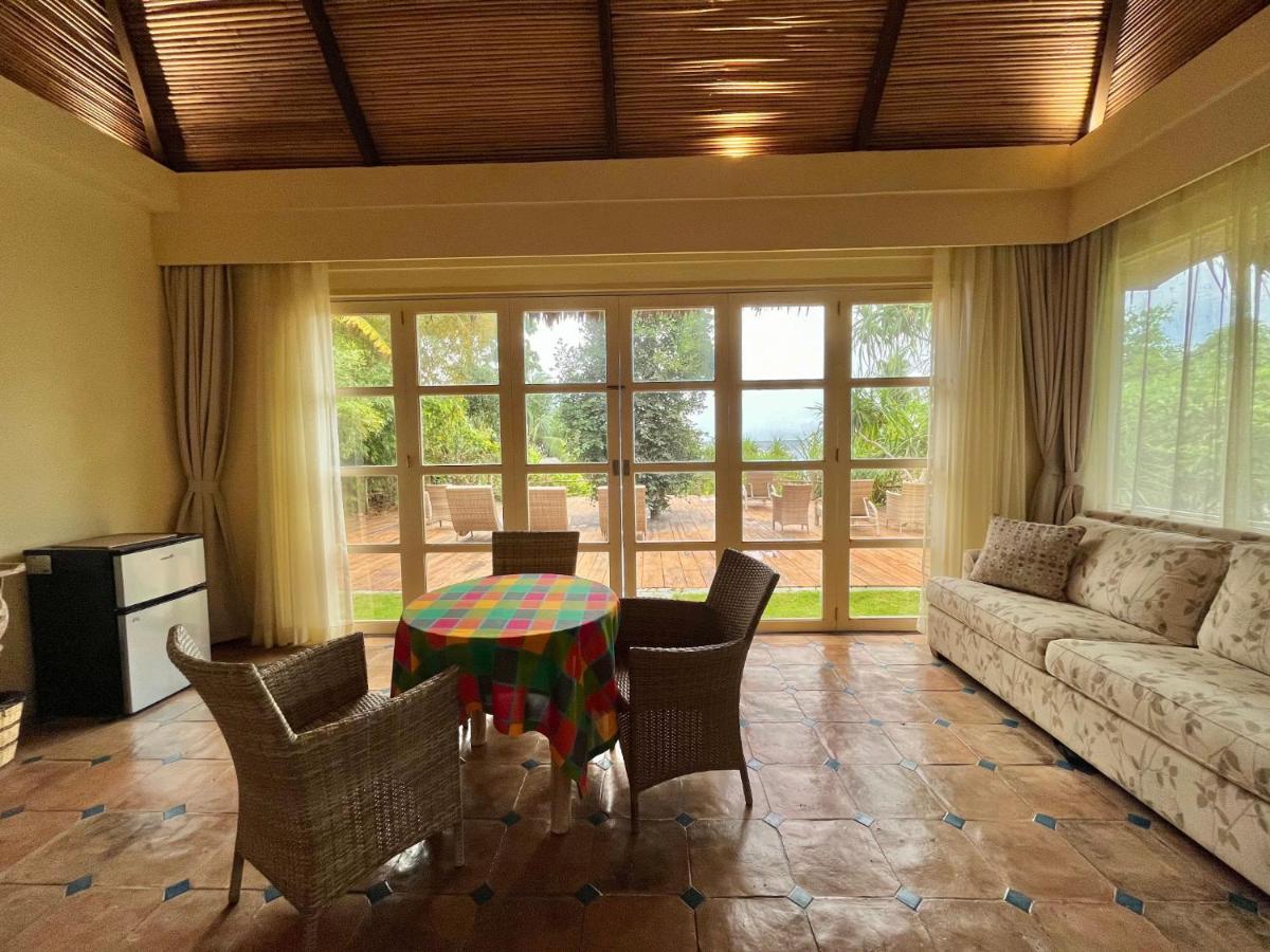 Coco Grove Beach Resort, Siquijor Island Luaran gambar Interior of a villa at the resort