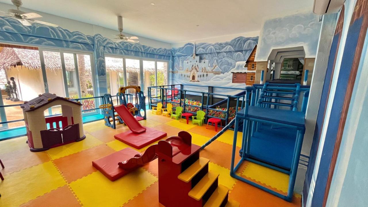 Coco Grove Beach Resort, Siquijor Island Luaran gambar An indoor playground in Thailand