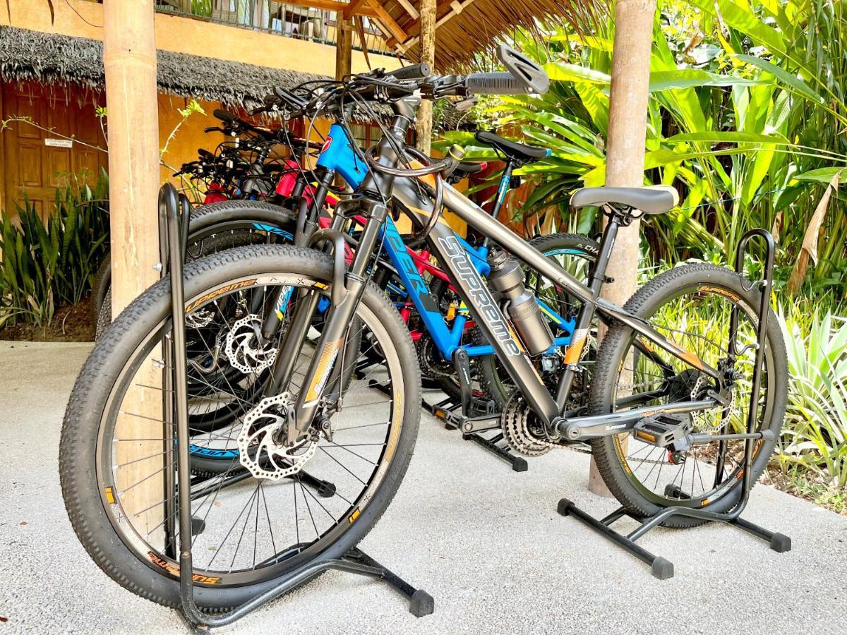 Coco Grove Beach Resort, Siquijor Island Luaran gambar A bicycle on a bike stand