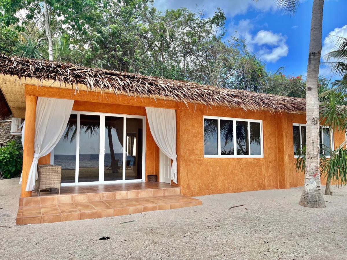 Coco Grove Beach Resort, Siquijor Island Luaran gambar A beach villa at the resort