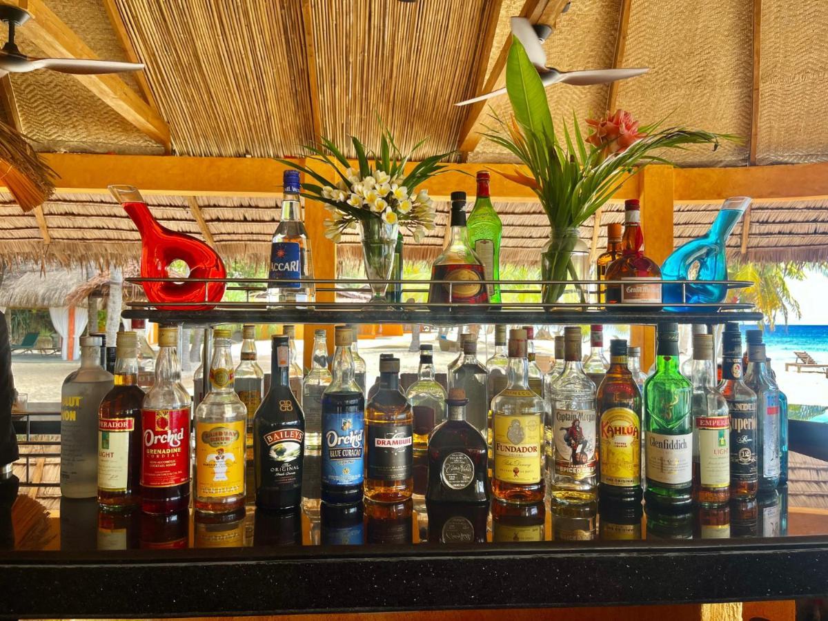 Coco Grove Beach Resort, Siquijor Island Luaran gambar Rum bottles at a bar in the Caribbean