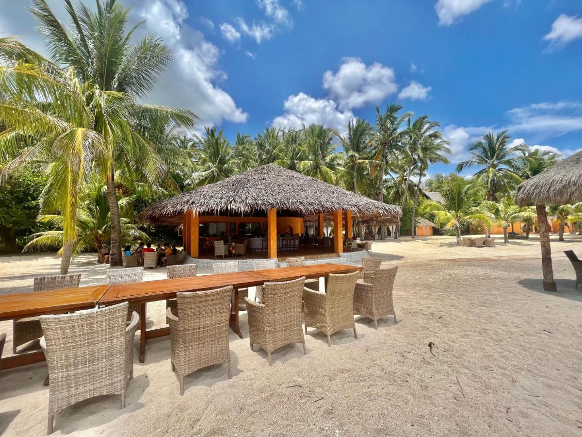 Coco Grove Beach Resort, Siquijor Island Luaran gambar The beach bar at the resort