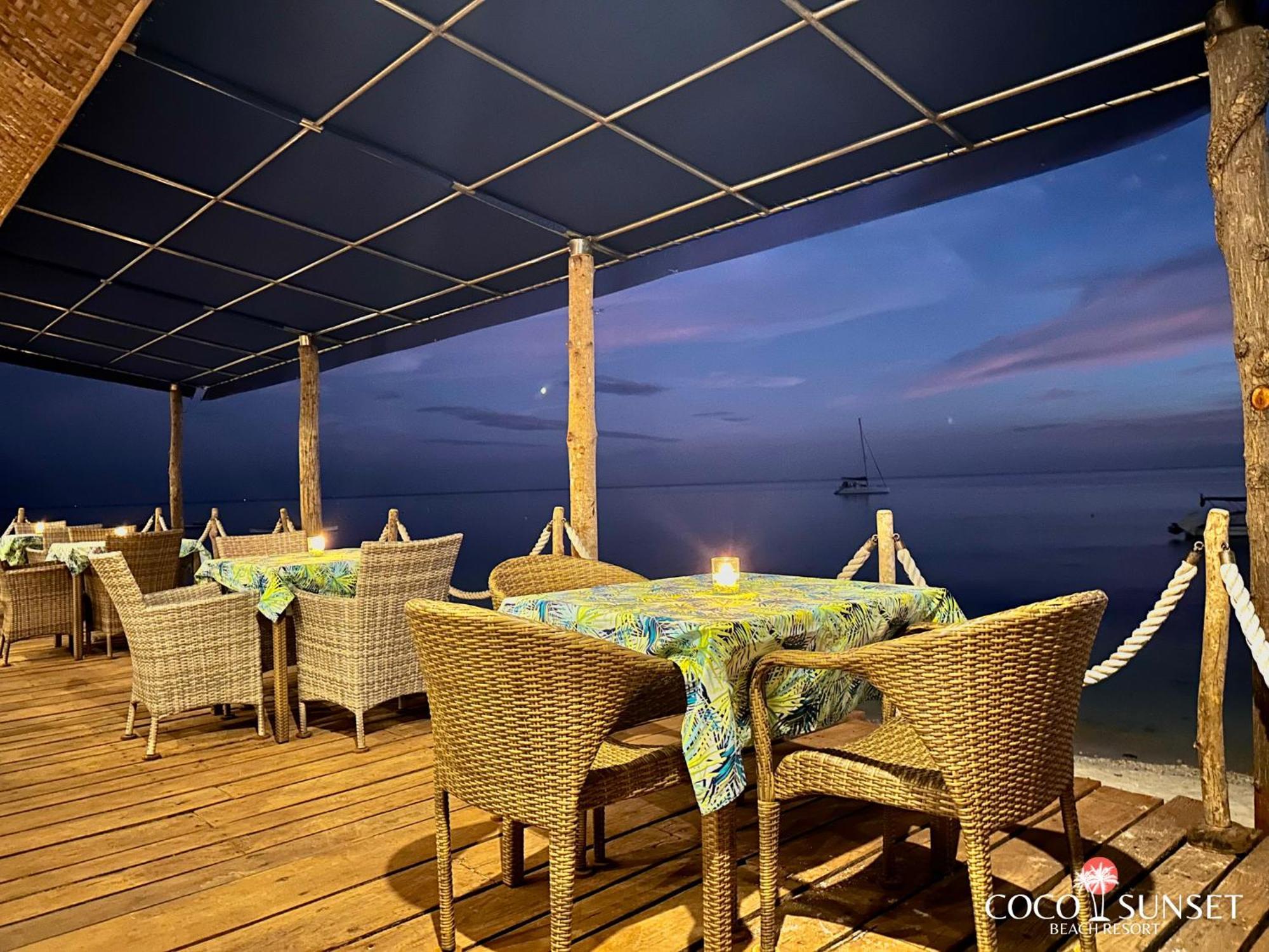 Coco Grove Beach Resort, Siquijor Island Luaran gambar The restaurant at the resort