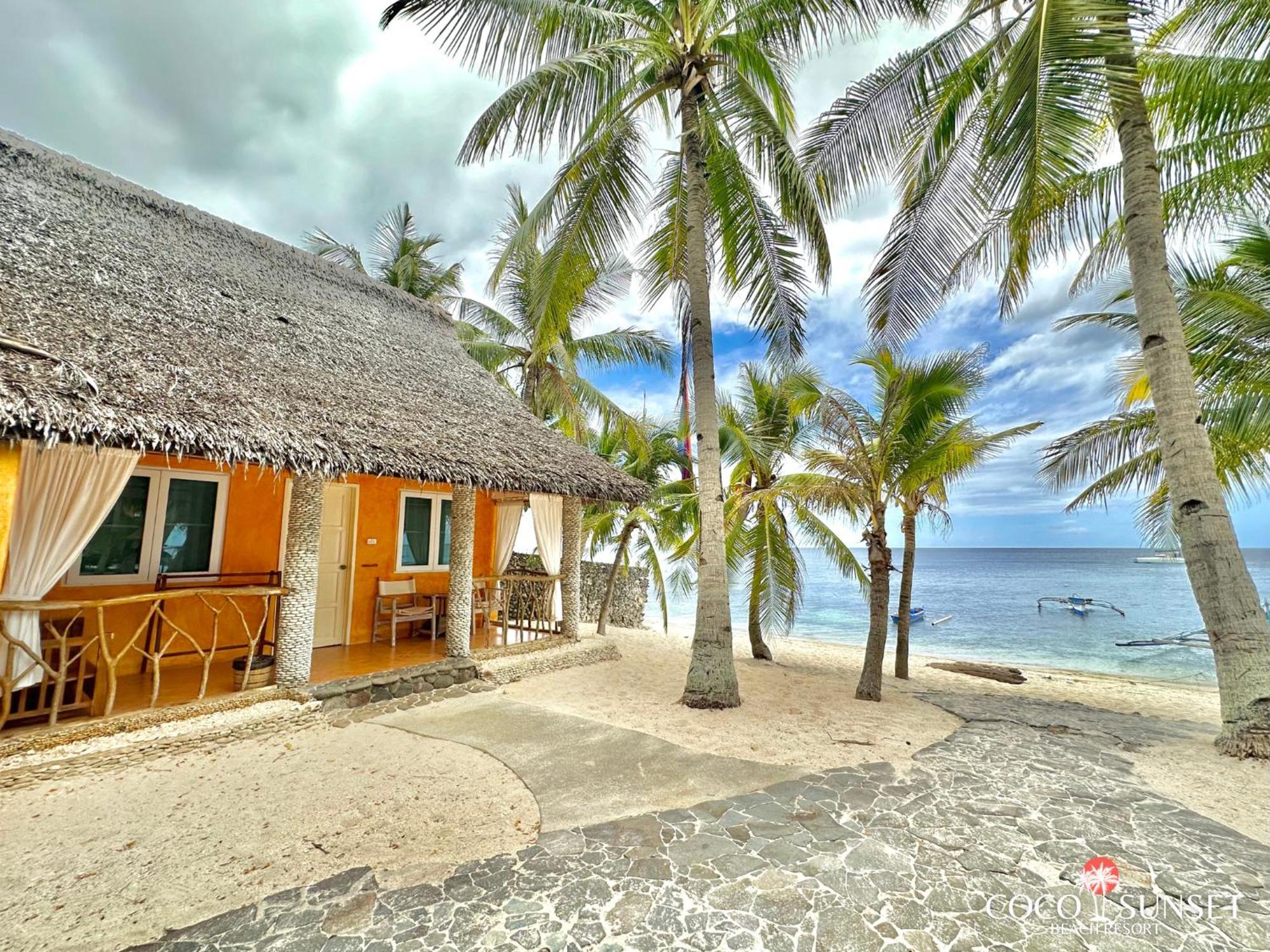 Coco Grove Beach Resort, Siquijor Island Luaran gambar A resort in Sabang