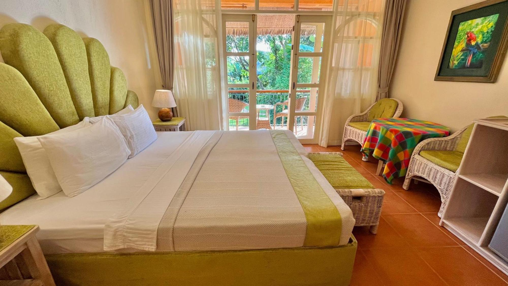 Coco Grove Beach Resort, Siquijor Island Bilik gambar A room at the hotel