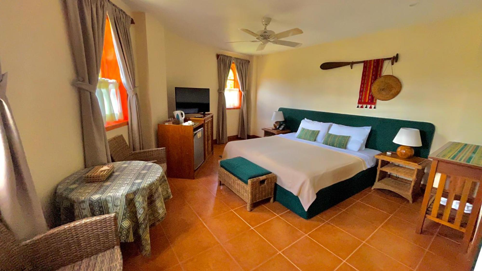Coco Grove Beach Resort, Siquijor Island Bilik gambar A room at the hotel