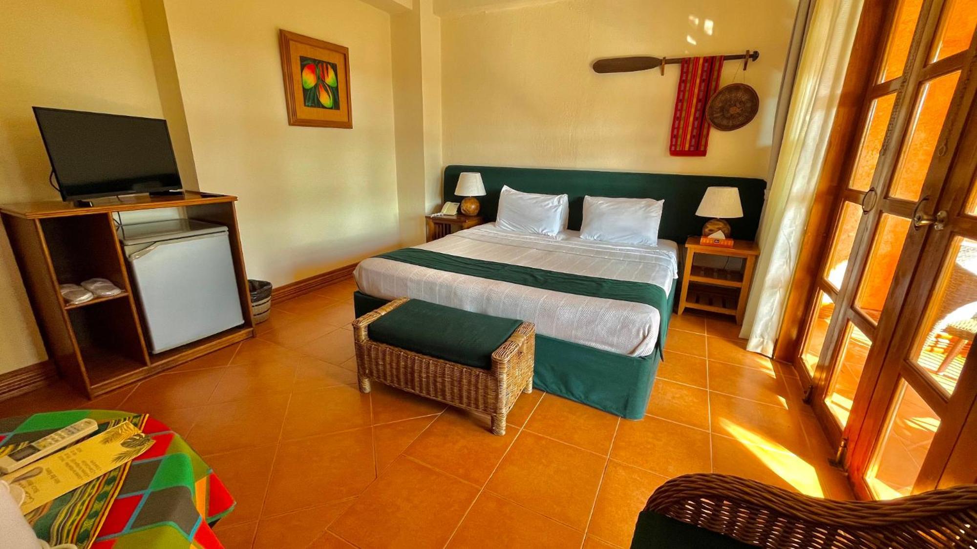 Coco Grove Beach Resort, Siquijor Island Bilik gambar A room at the Nile River Camp