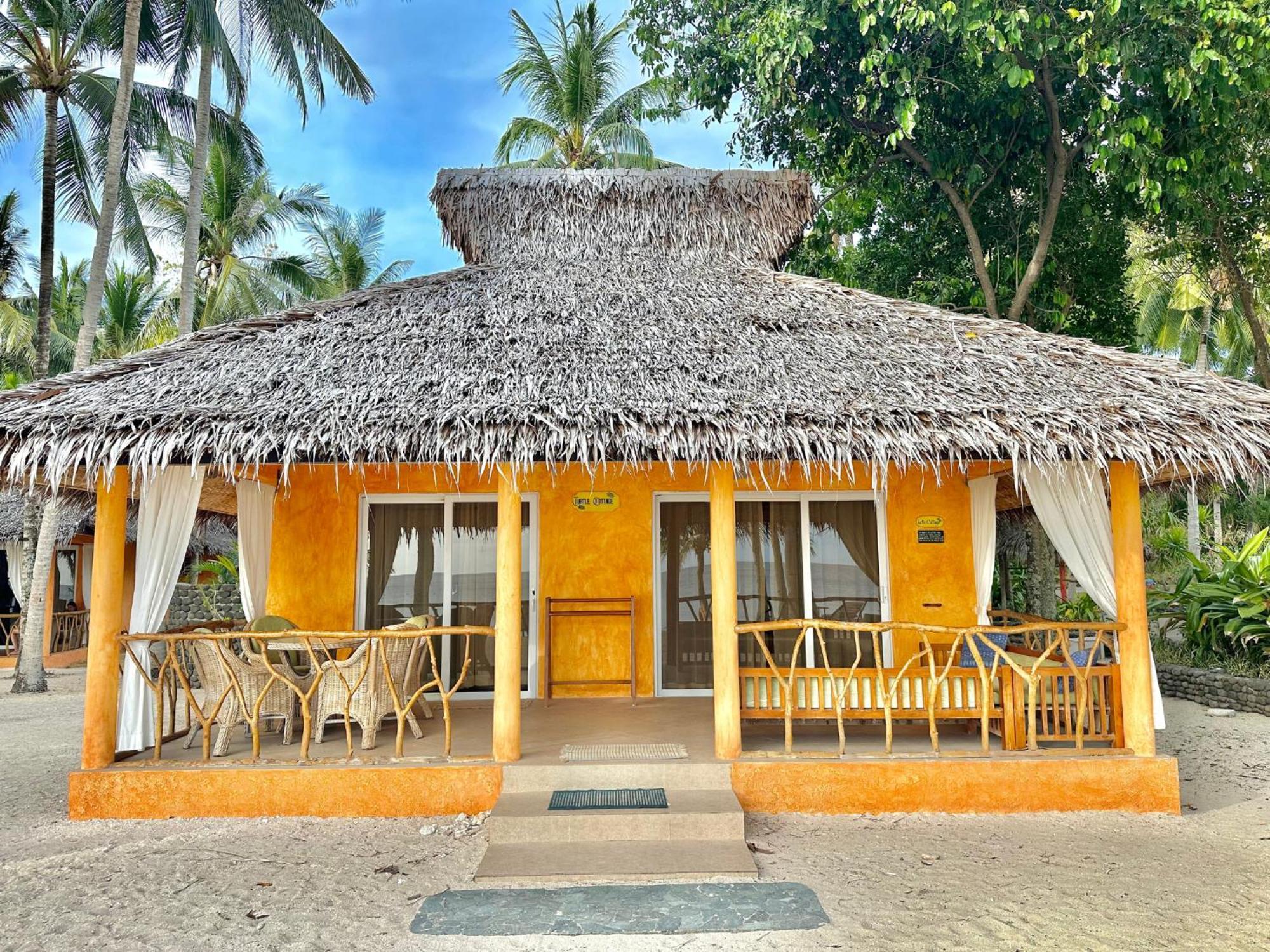 Coco Grove Beach Resort, Siquijor Island Bilik gambar The restaurant at the resort